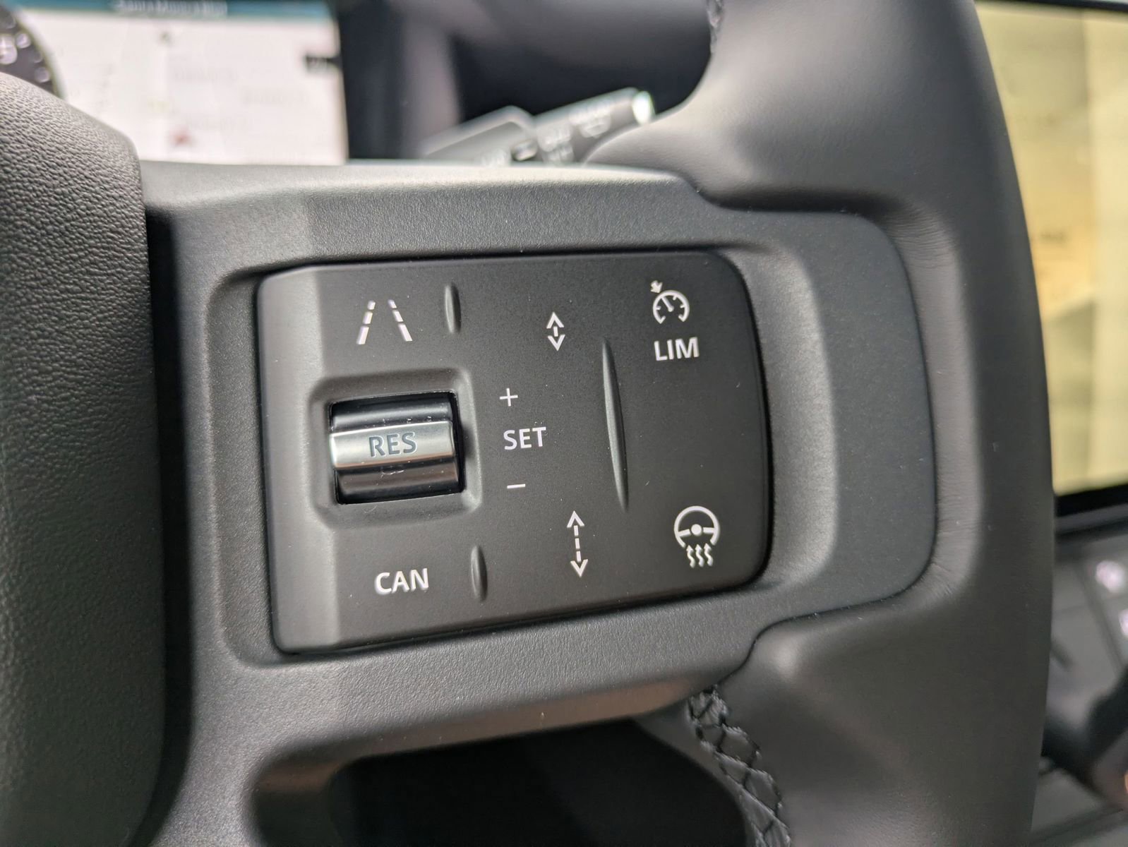 New 2026 Land Rover Defender 110 X-Dynamic SE image 19