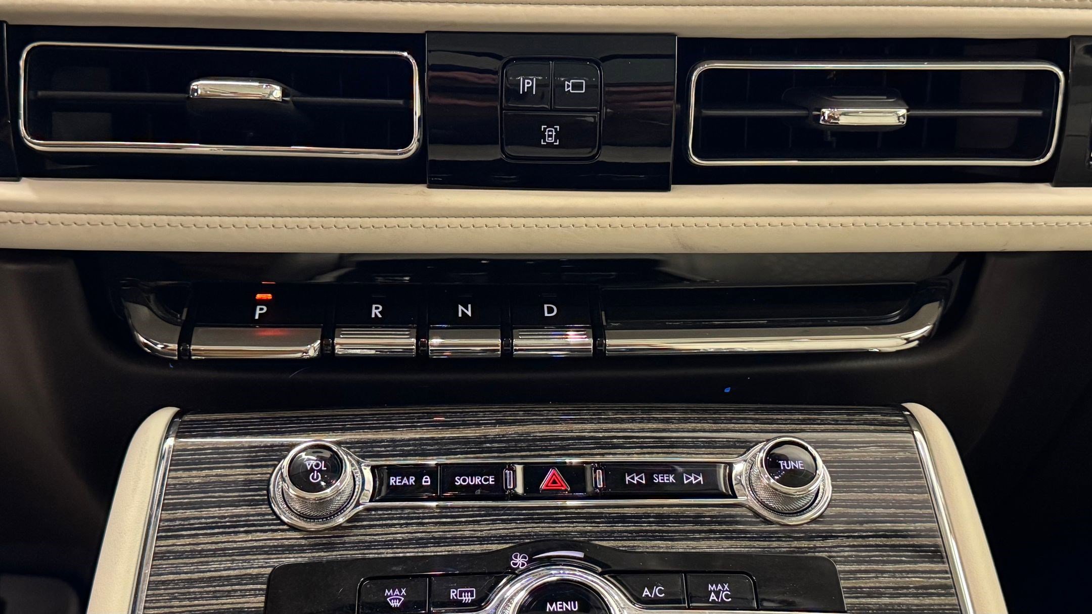 Used 2023 Lincoln Aviator Black Label w/ Dynamic Handling Package image 38