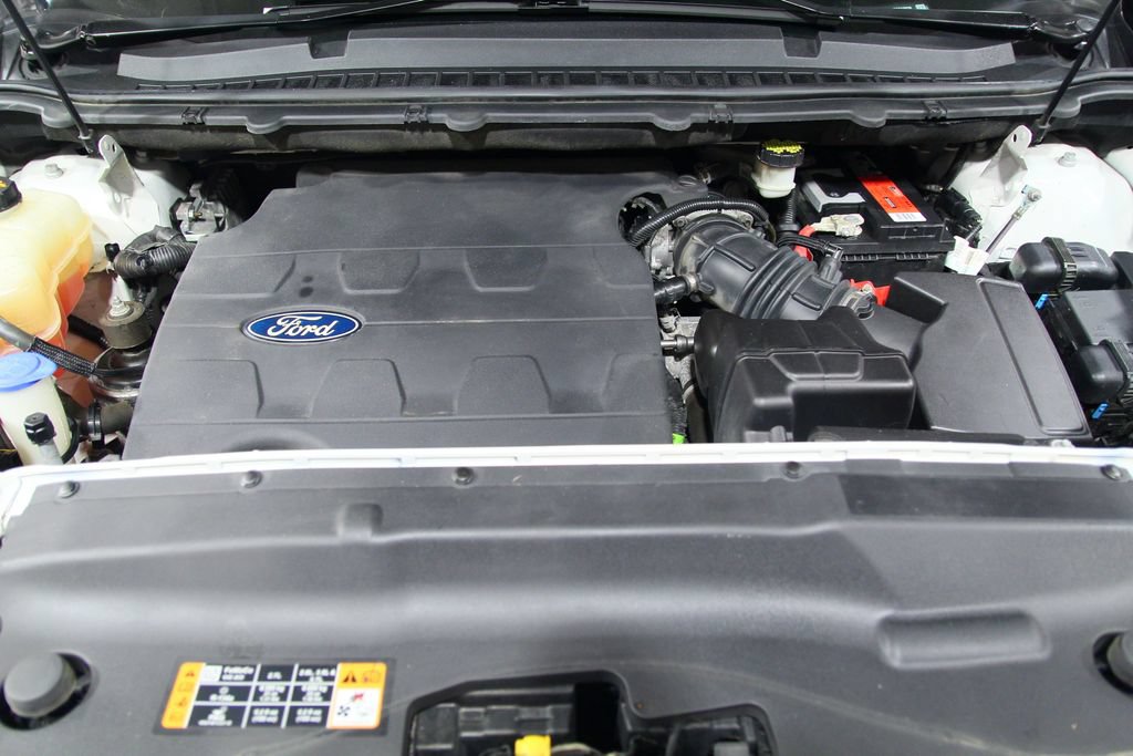 Used 2015 Ford Edge Titanium w/ Equipment Group 302A AWD/4WD image 30