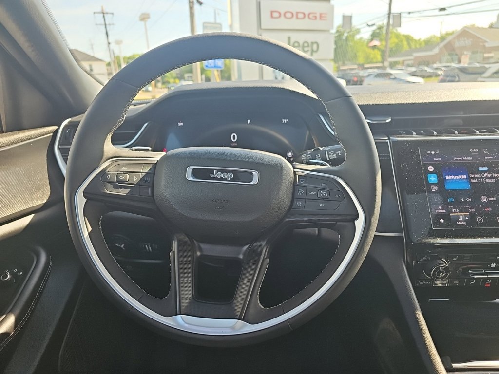 Used 2024 Jeep Grand Cherokee Altitude AWD/4WD image 20