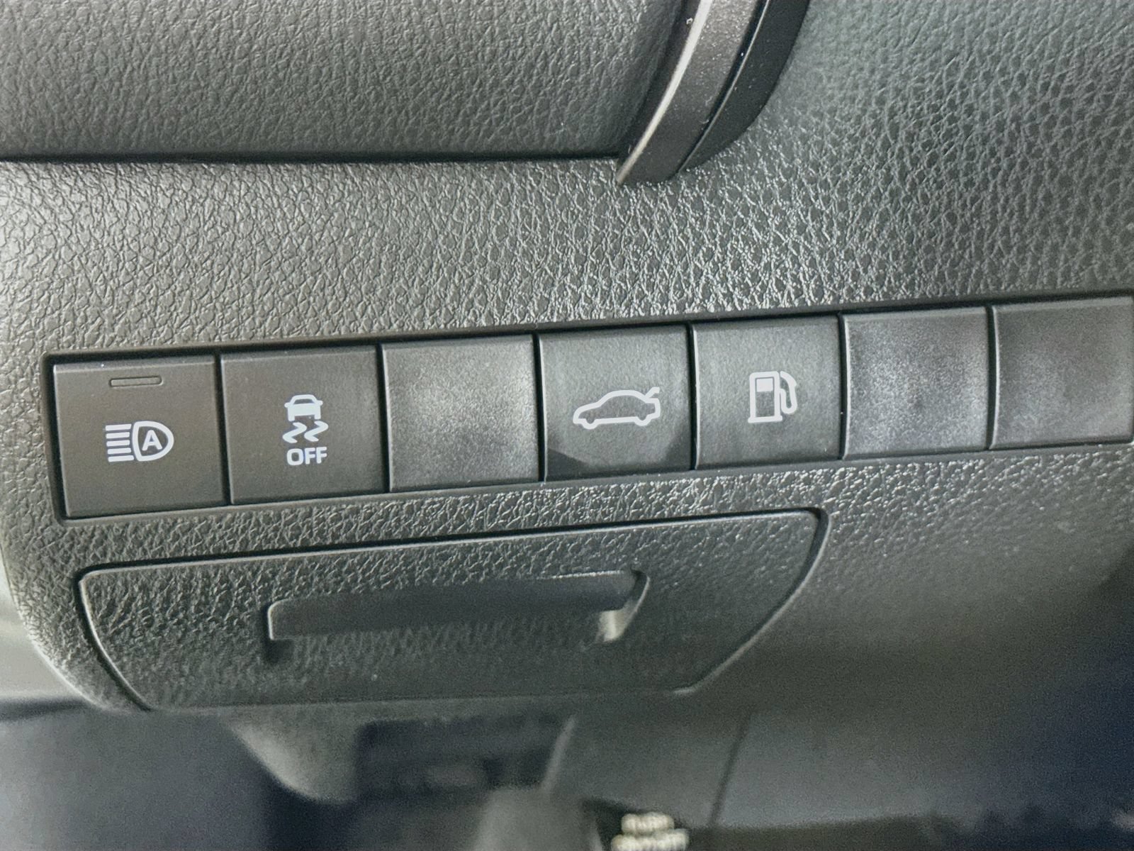 Used 2018 Toyota Camry SE FWD image 10