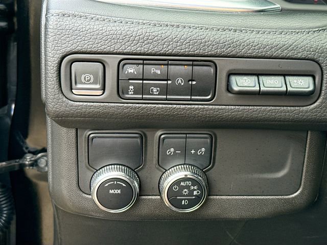 Used 2023 GMC Yukon XL Denali image 10