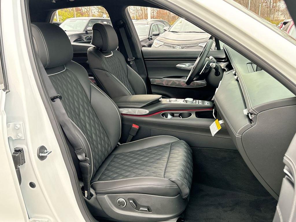 Used 2025 Genesis GV70 3.5T Sport w/ Sport Advanced Package image 36