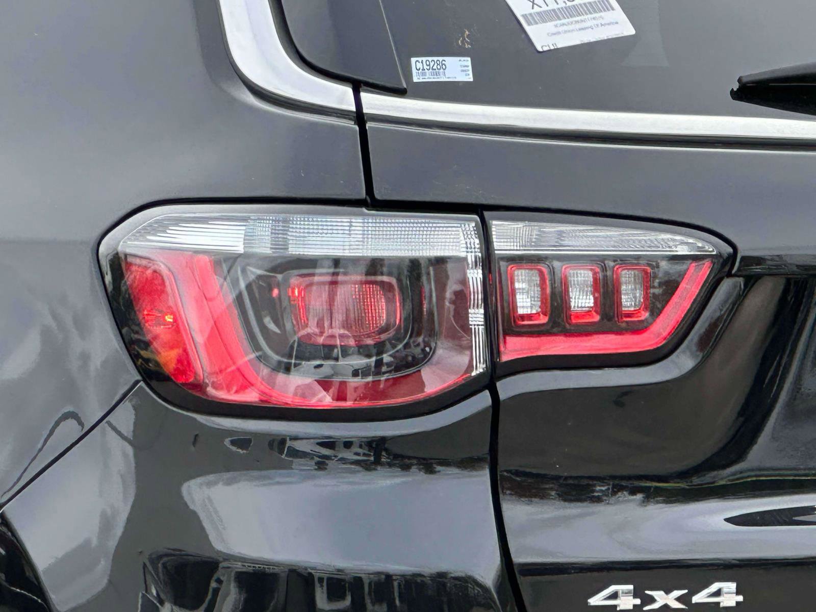 Used 2022 Jeep Compass Limited image 9