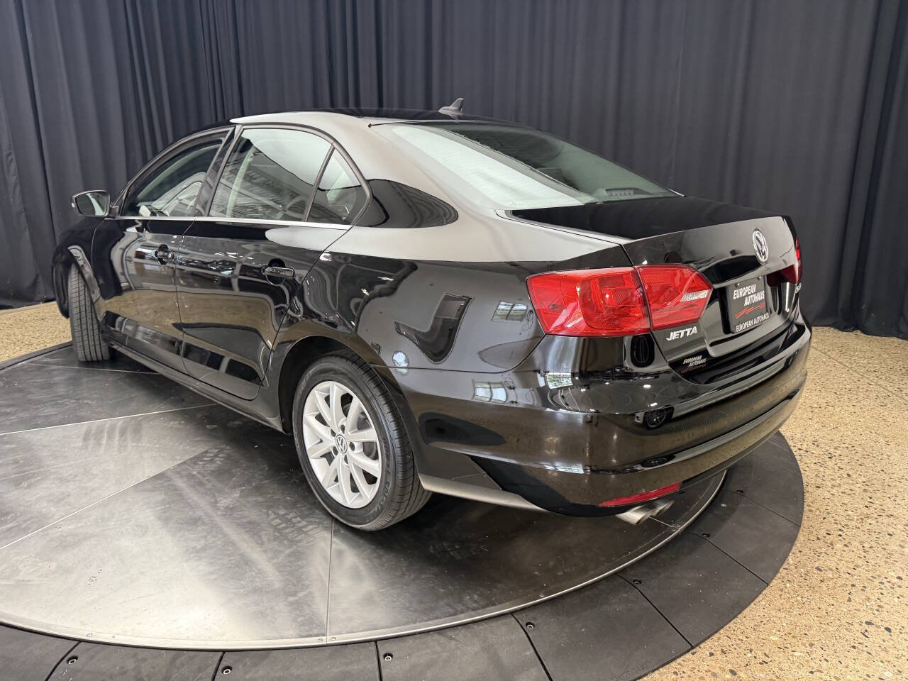 Used 2013 Volkswagen Jetta SE FWD image 12