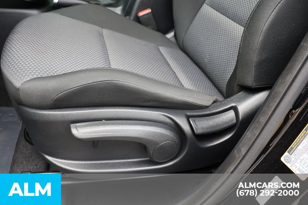 Used 2025 Kia Soul LX w/ LX Technology Package FWD image 12