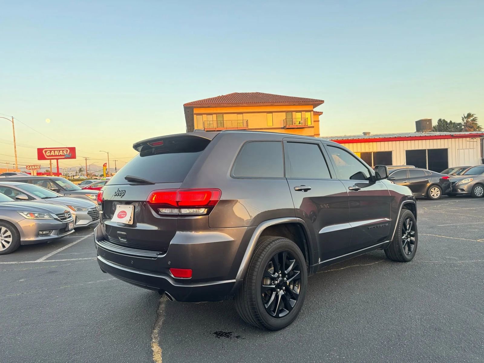 Used 2018 Jeep Grand Cherokee Altitude image 8