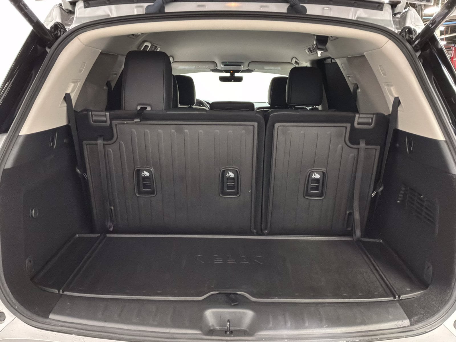 Used 2025 Nissan Pathfinder SL w/ Cargo Package AWD/4WD image 26