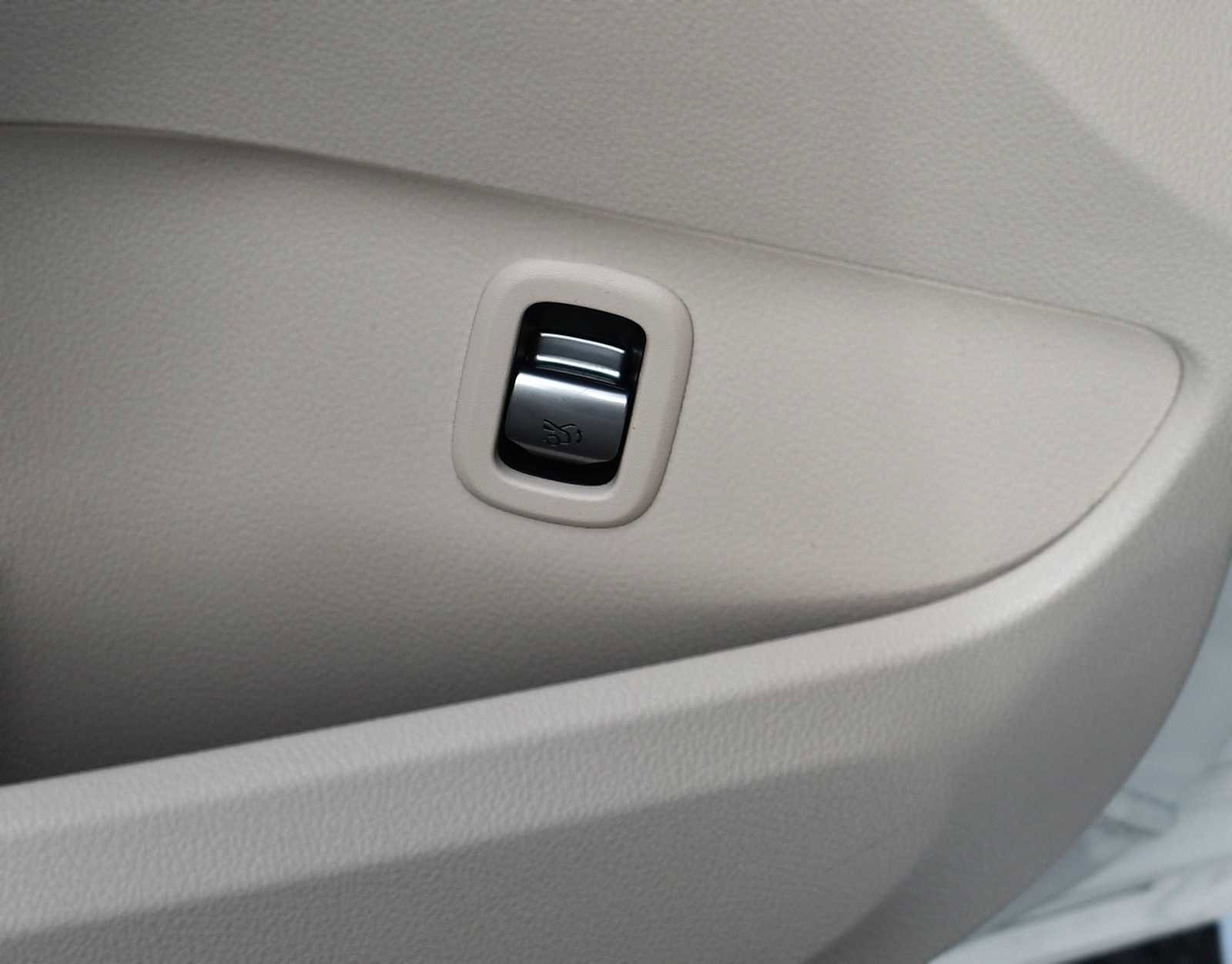 Used 2025 Mercedes-Benz C 300 4MATIC Sedan image 25