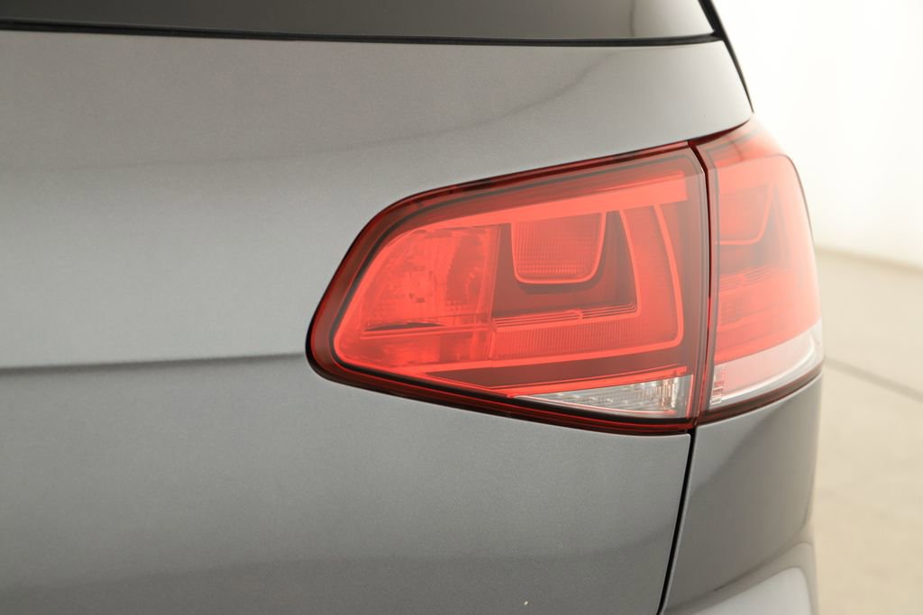 Used 2017 Volkswagen Golf S image 33