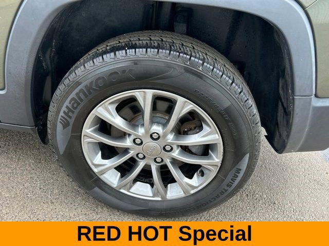 Used 2019 Jeep Cherokee Latitude Plus AWD/4WD image 51