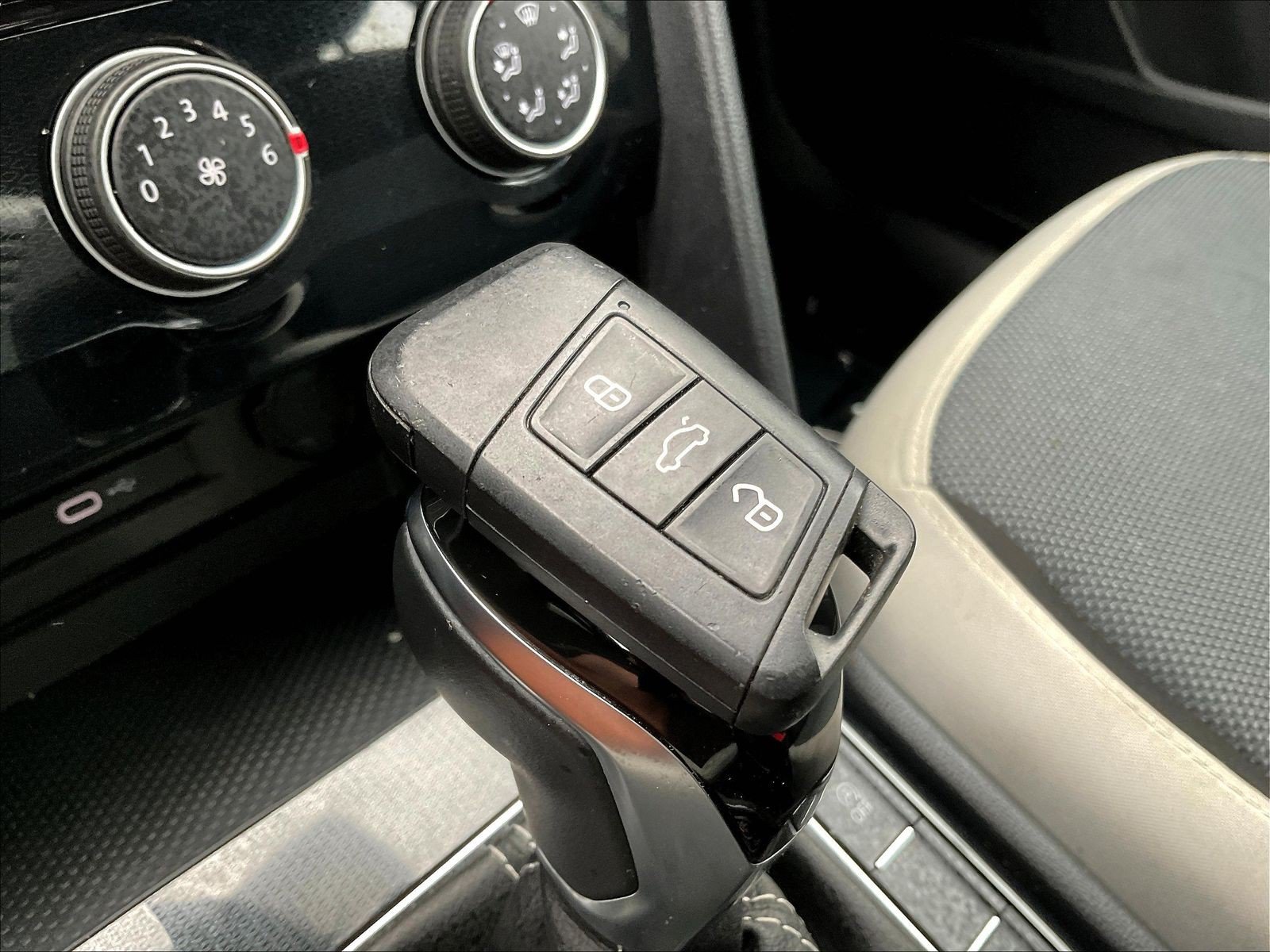 Used 2025 Volkswagen Taos S AWD/4WD image 36