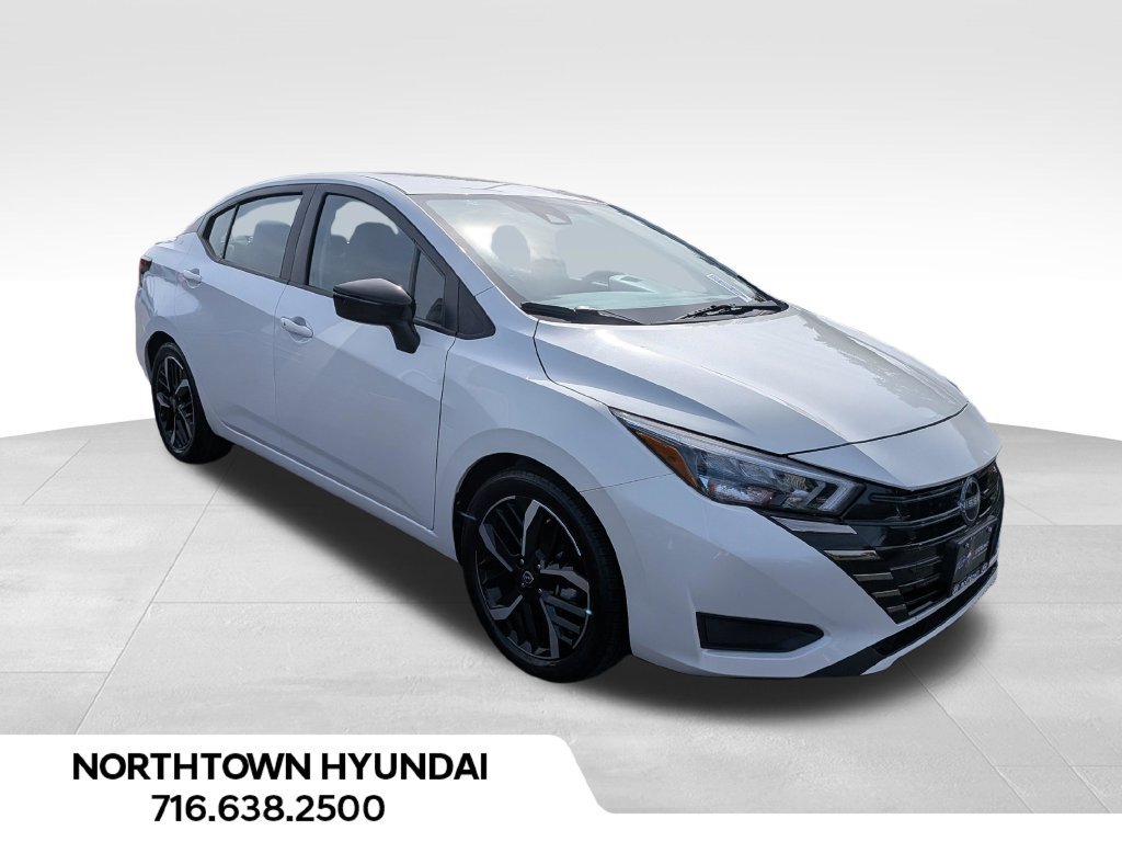 Used 2025 Nissan Versa SR FWD image 10