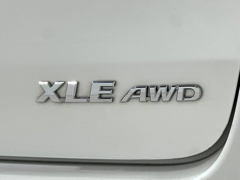 Used 2018 Toyota Highlander XLE AWD/4WD image 42
