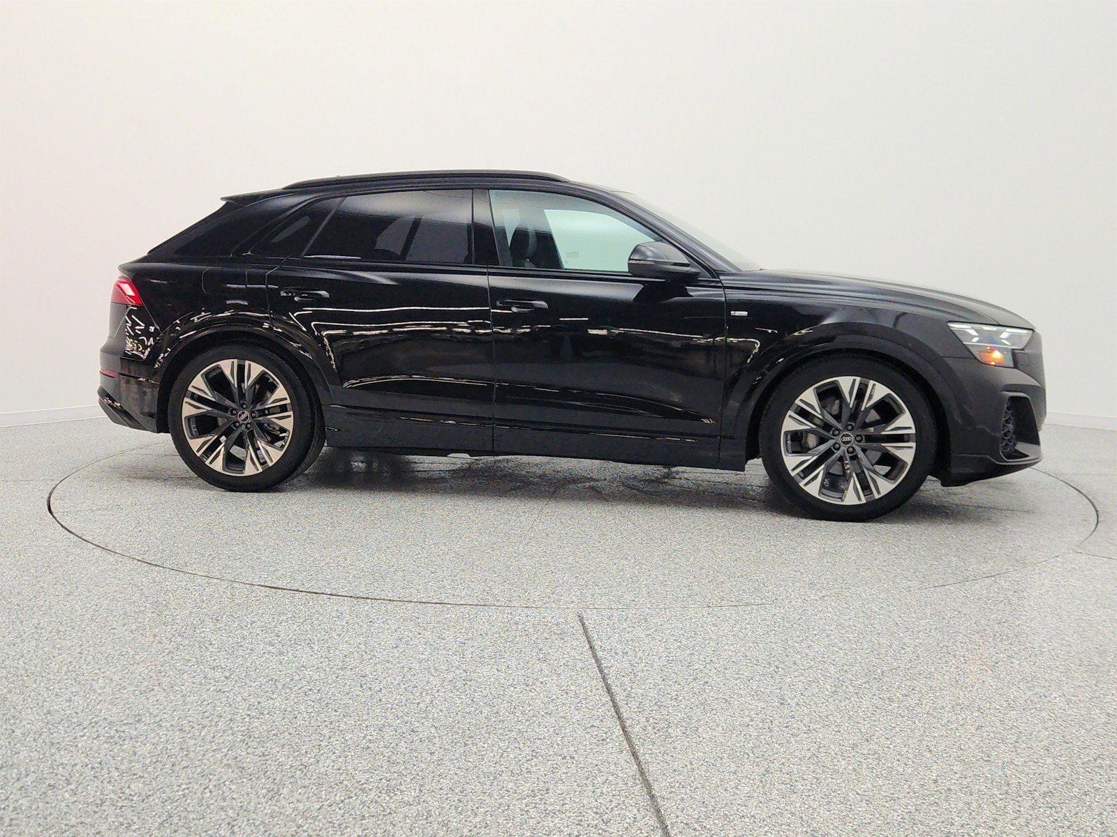 Used 2025 Audi Q8 Prestige w/ Prestige Package AWD/4WD image 4