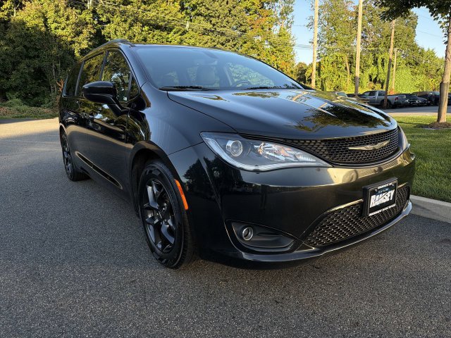 Used 2019 Chrysler Pacifica Touring-L w/ S Appearance Package FWD image 2