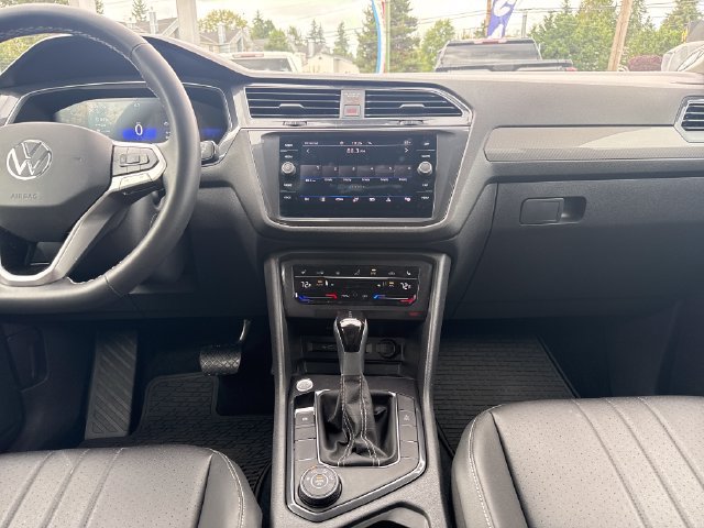 Used 2024 Volkswagen Tiguan SE AWD/4WD image 25