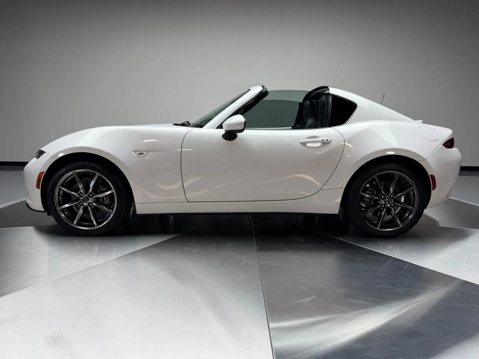 Used 2017 MAZDA MX-5 Miata RF Grand Touring RWD image 4