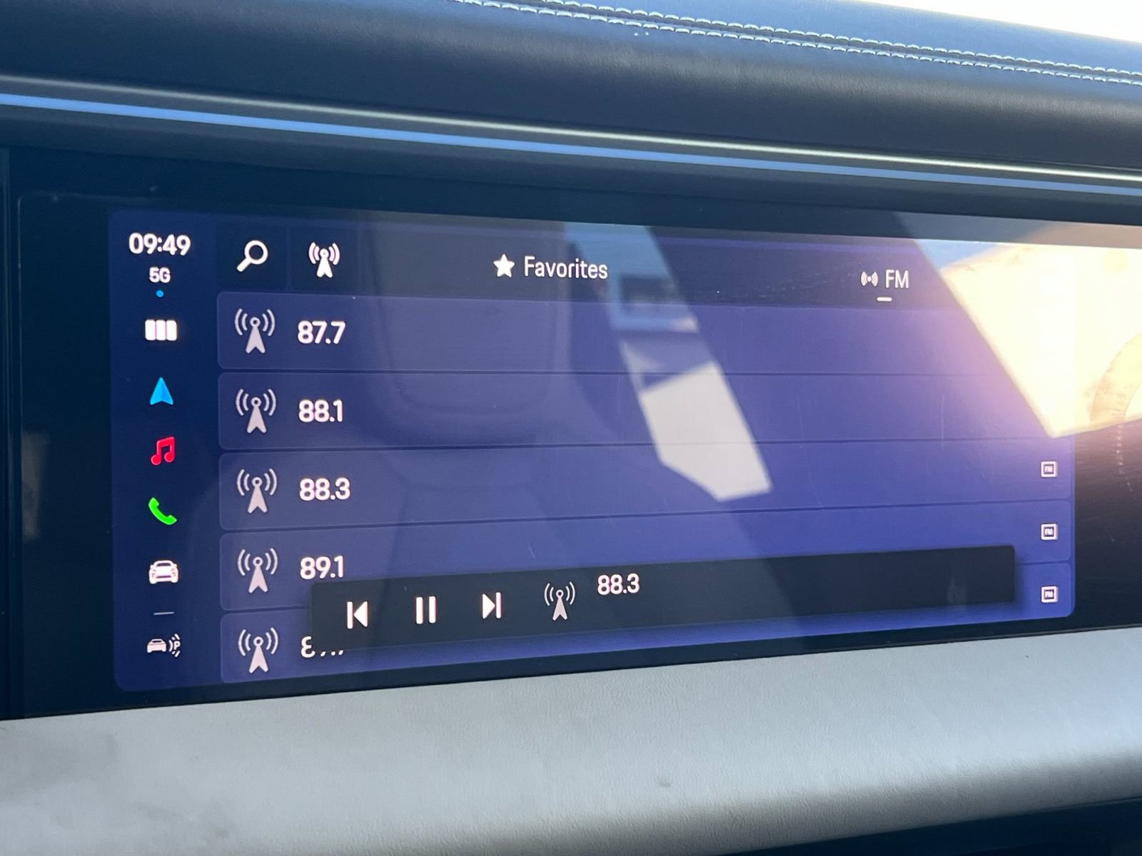 Certified 2025 Porsche Macan Electric image 22