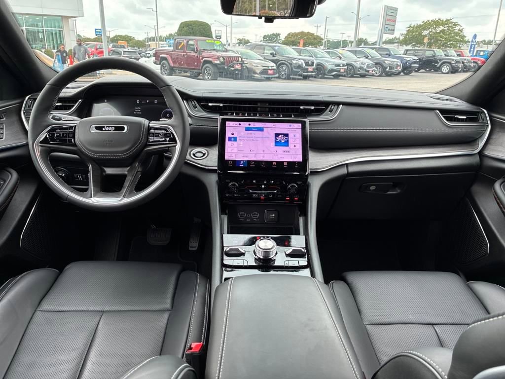 New 2025 Jeep Grand Cherokee Overland w/ Luxury Tech Group IV AWD/4WD image 13