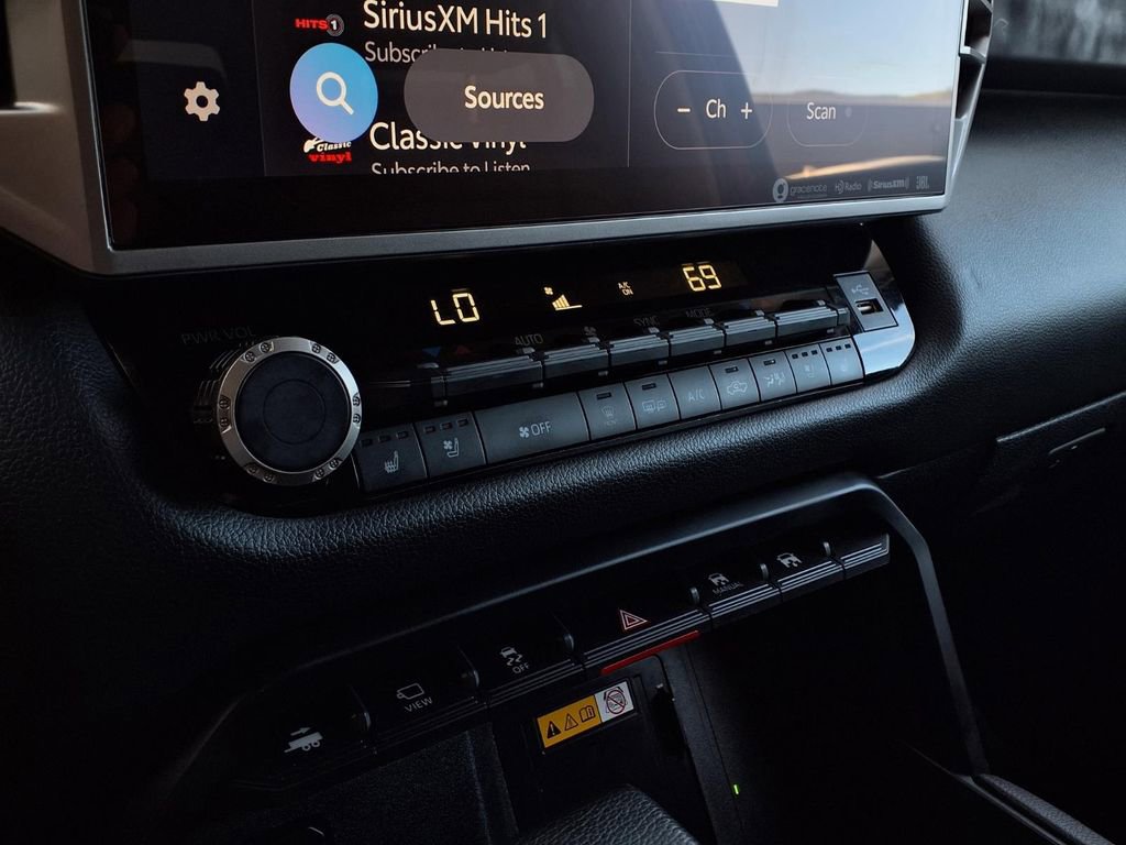 Used 2024 Toyota Tundra Limited image 9