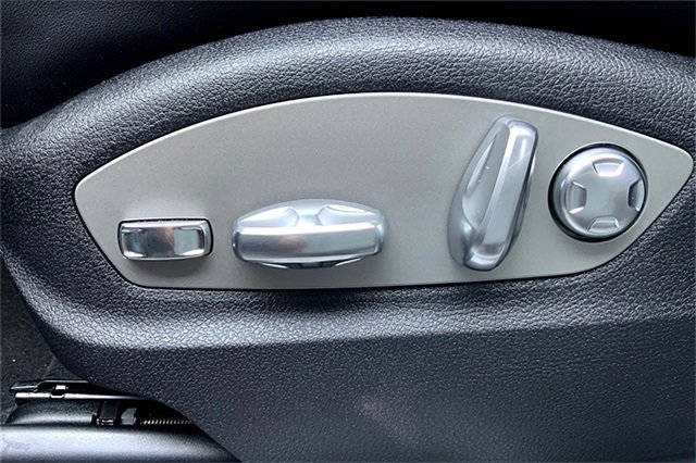 New 2025 Porsche Macan Turbo image 31