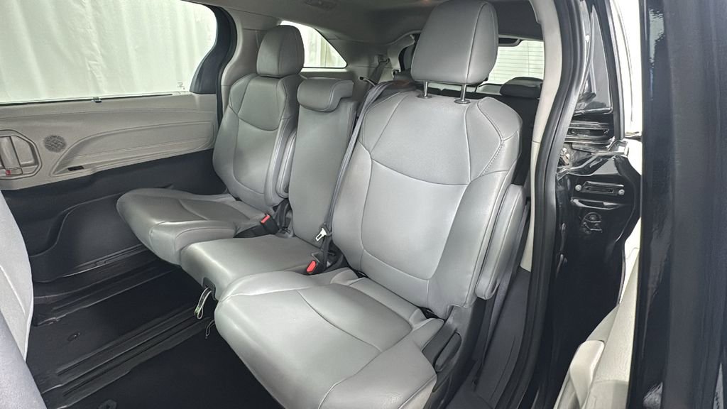 Used 2024 Toyota Sienna XLE image 12