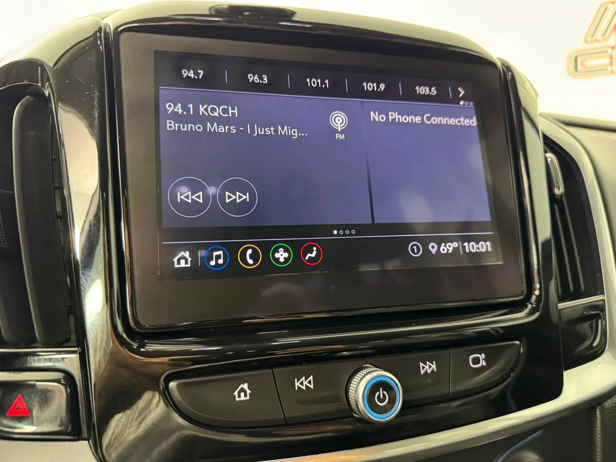 Used 2020 Chevrolet Traverse LT FWD image 19