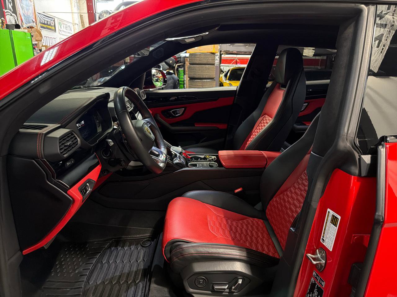 Used 2022 Lamborghini Urus image 11