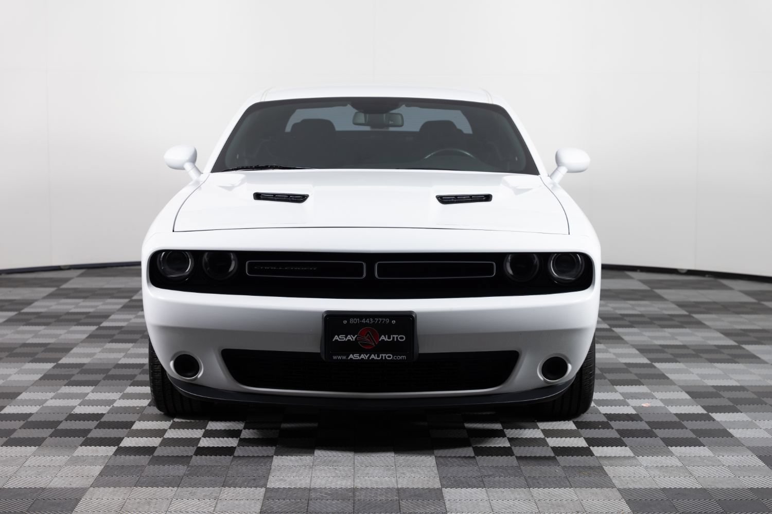Used 2018 Dodge Challenger SXT RWD image 11