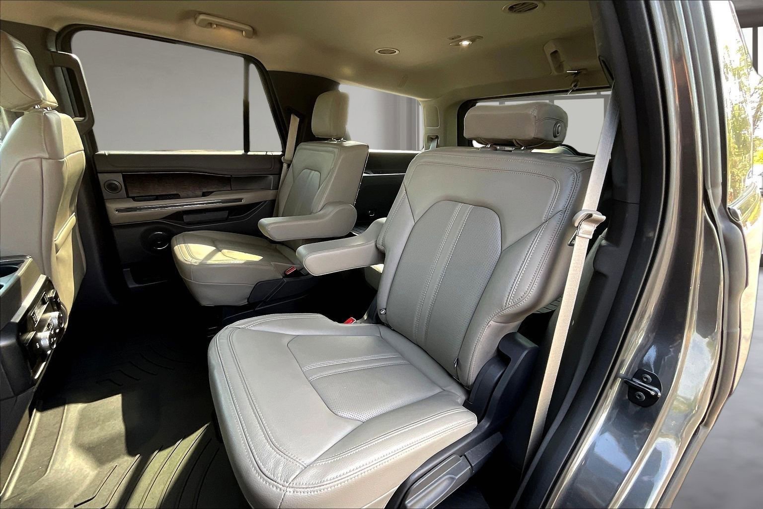Used 2020 Ford Expedition Limited image 22