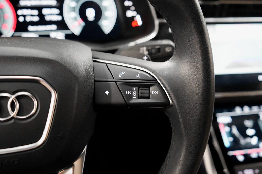 Used 2023 Audi Q8 Premium image 16