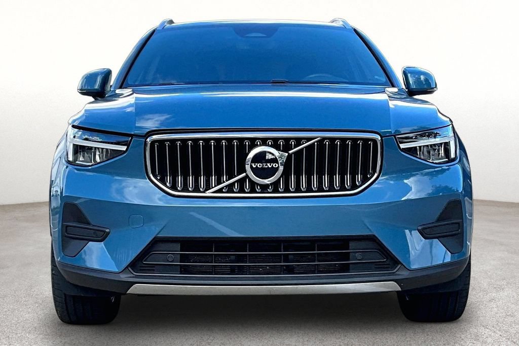 Certified 2024 Volvo XC40 B5 Core AWD/4WD image 4
