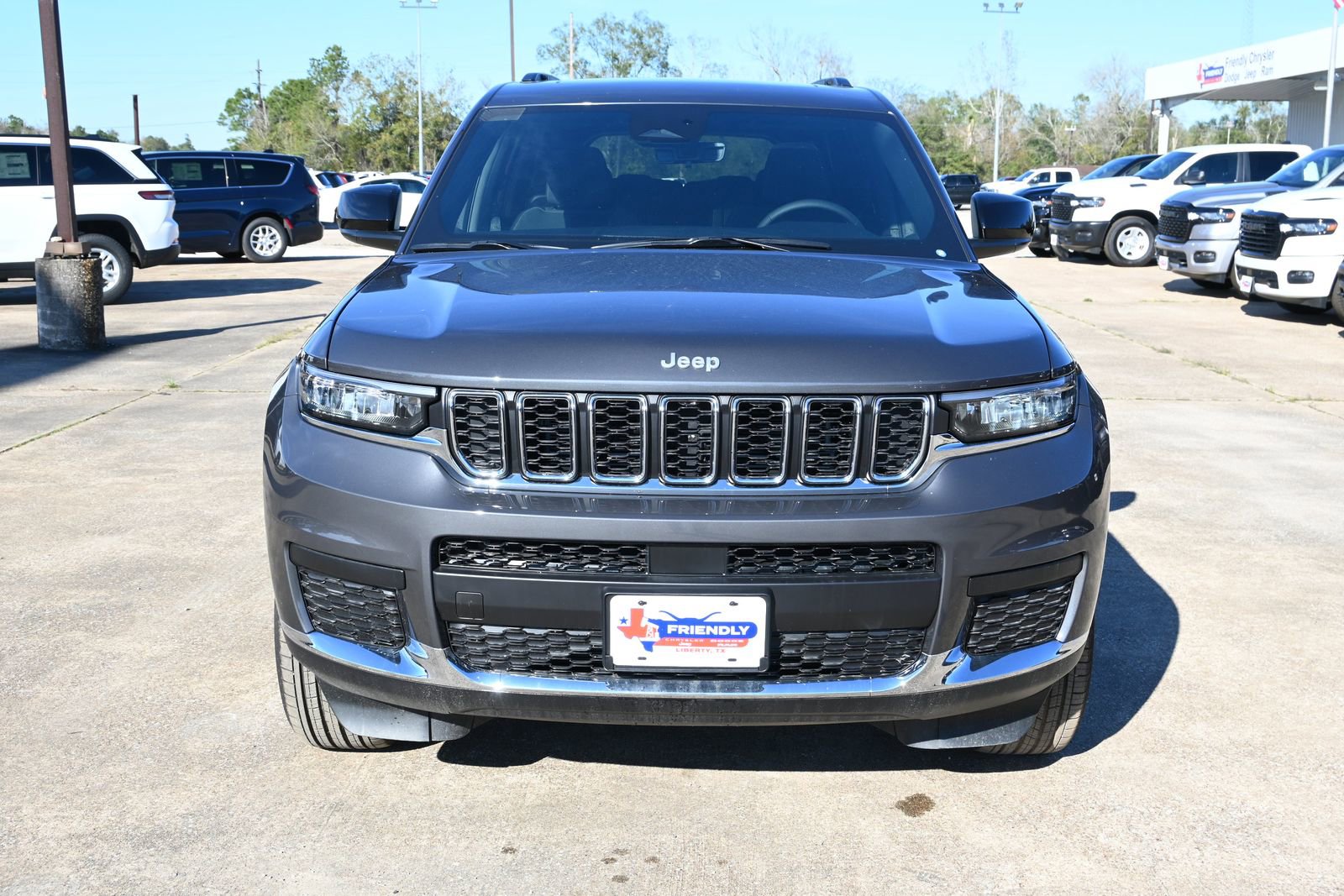 New 2025 Jeep Grand Cherokee L Laredo image 5