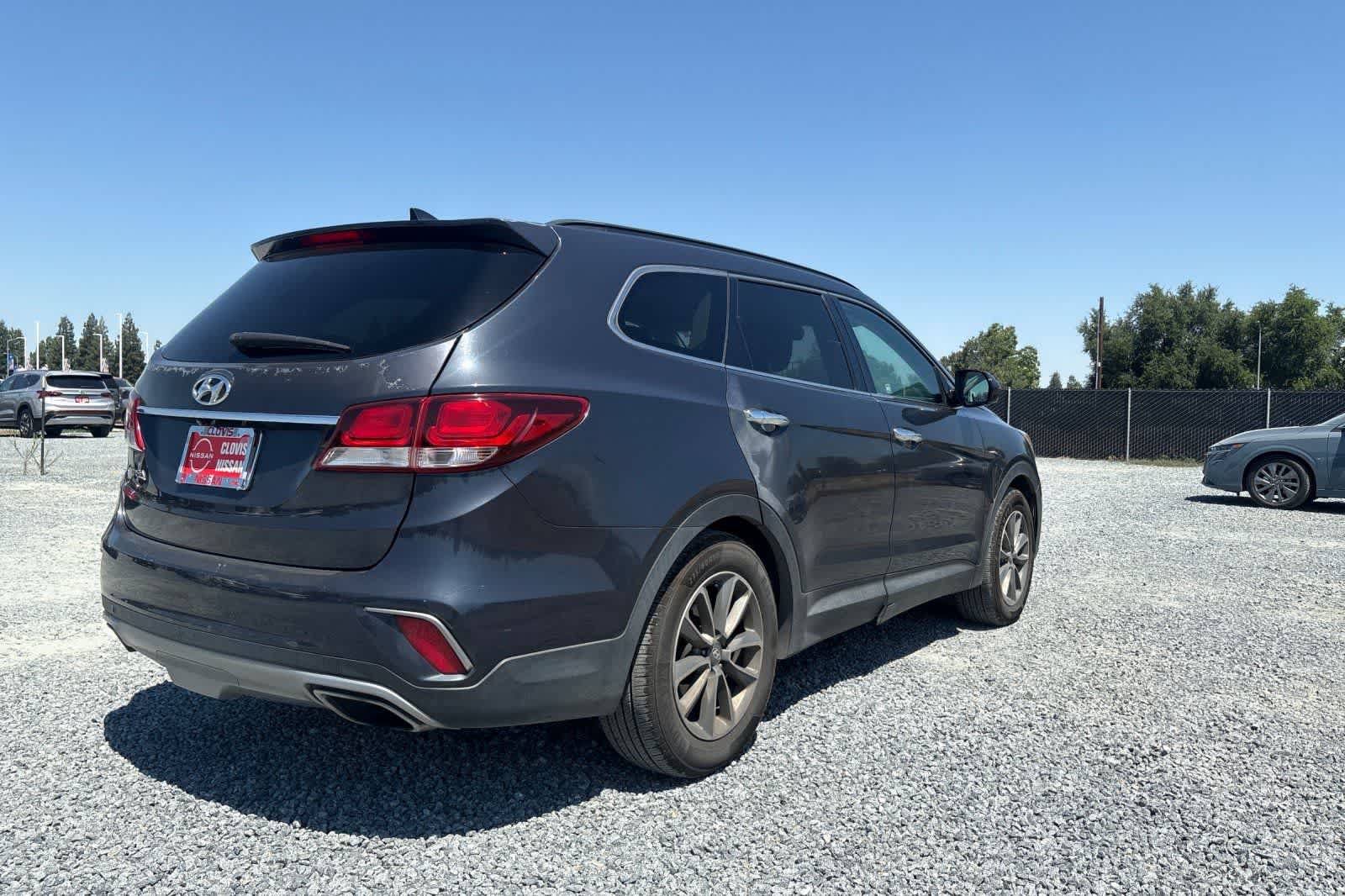 Used 2017 Hyundai Santa Fe SE w/ Cargo Package FWD image 3