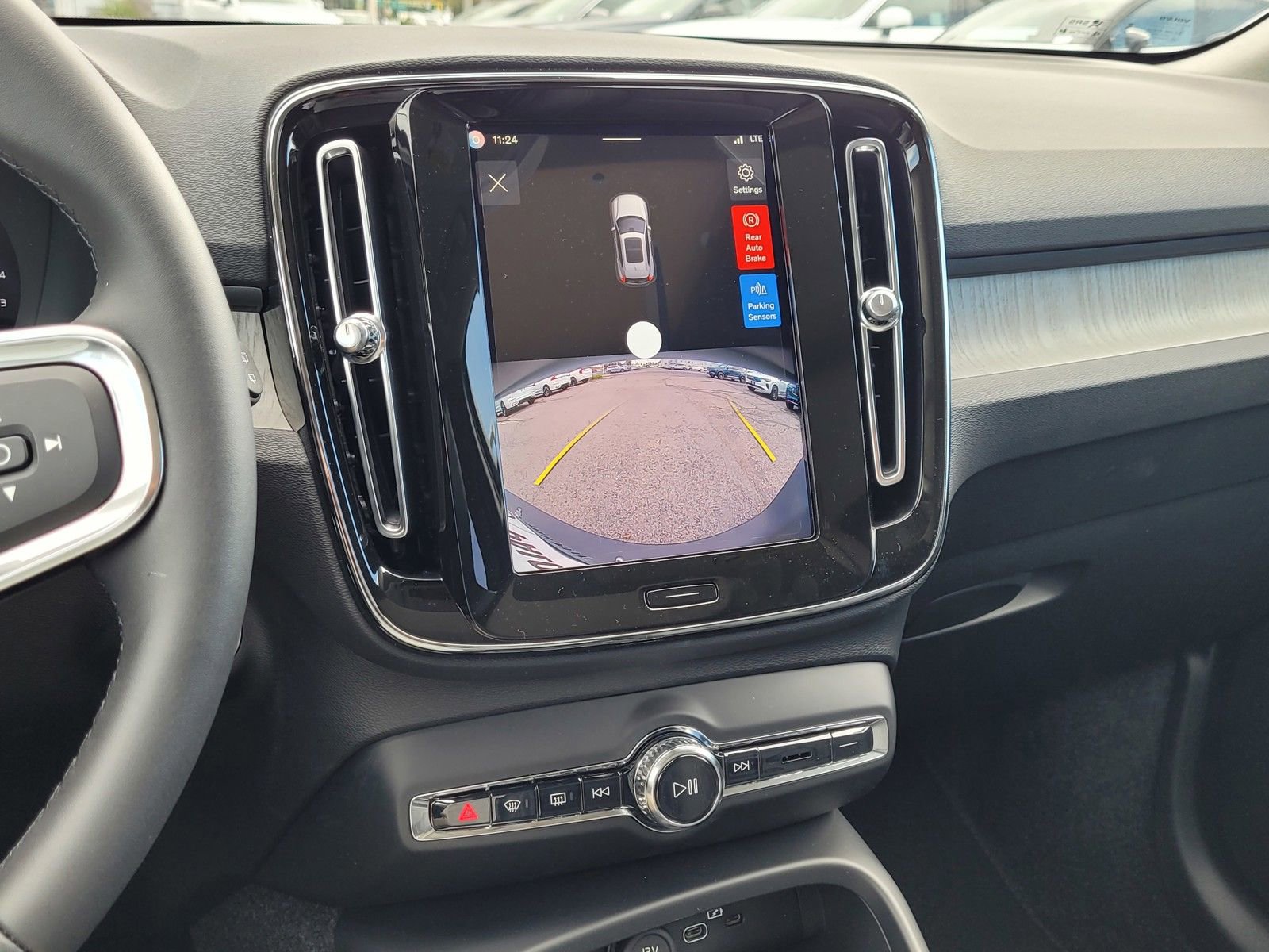 New 2026 Volvo XC40 B4 Core w/ Climate Package image 18