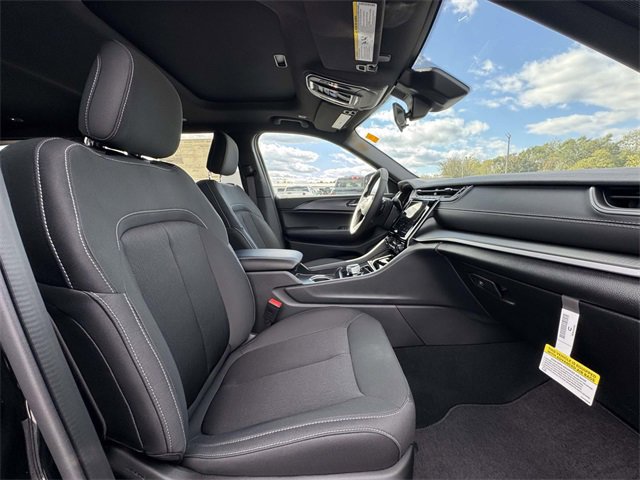 New 2025 Jeep Grand Cherokee L Laredo w/ Luxury Tech Group I image 13