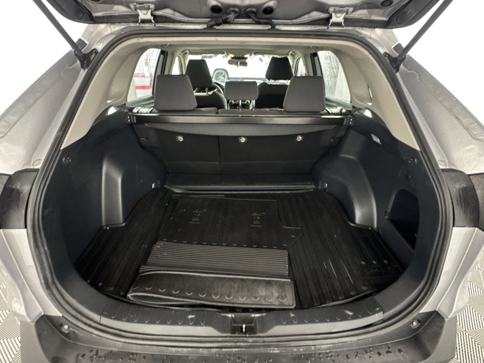Used 2019 Toyota RAV4 XLE image 25