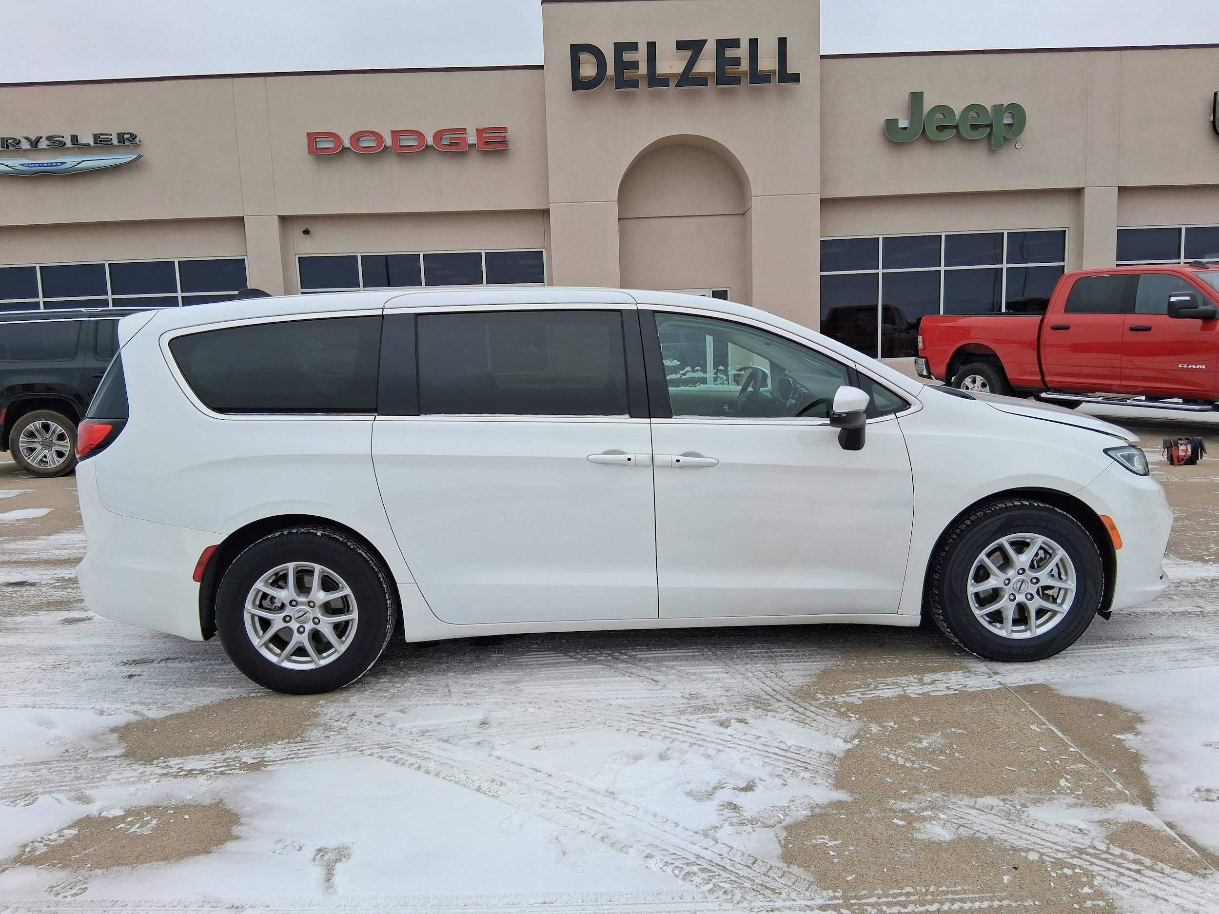 Used 2023 Chrysler Pacifica Touring-L