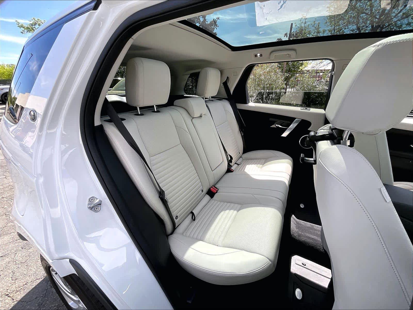 Used 2025 Land Rover Discovery Sport S image 28