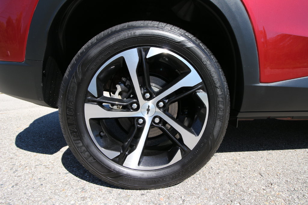 Used 2024 Chevrolet Trax RS w/ Driver Confidence Package FWD image 11