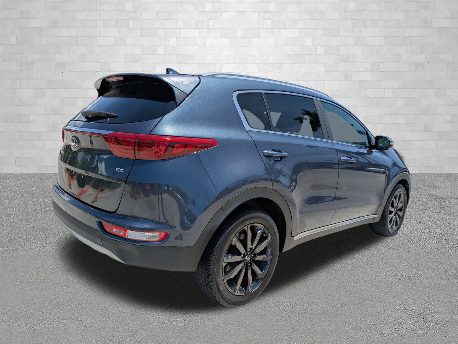 Used 2018 Kia Sportage EX w/ EX Sport Appearance Package FWD image 2