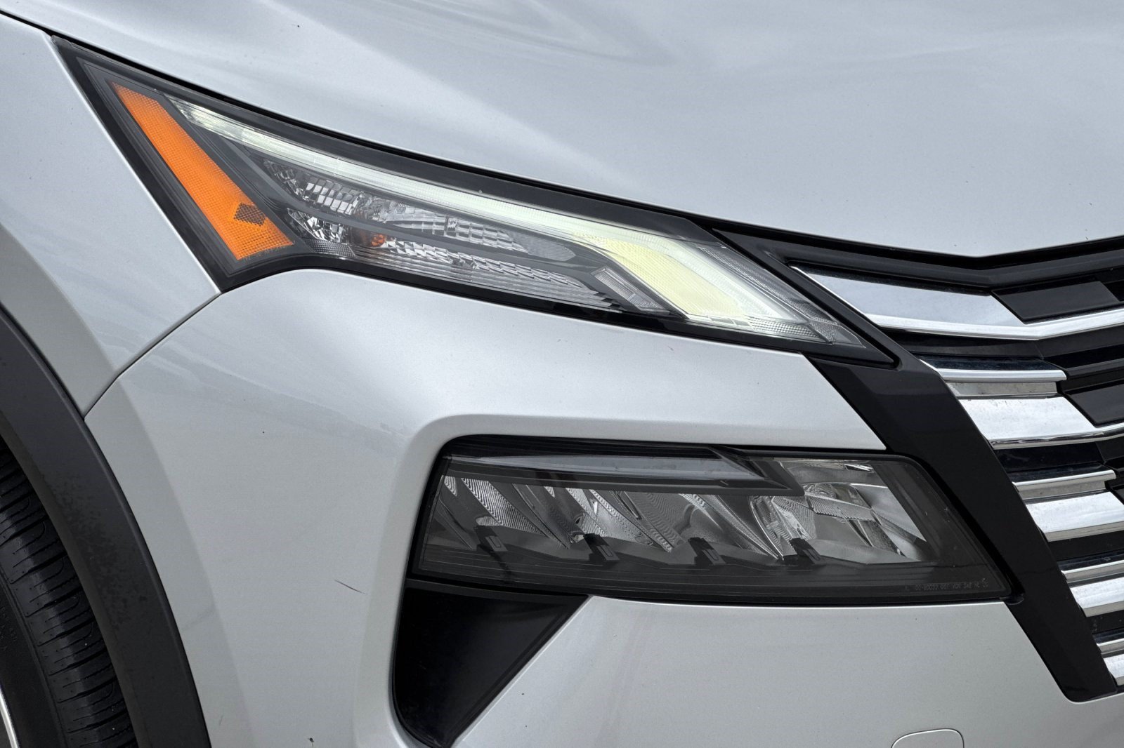 Used 2025 Nissan Rogue SV AWD/4WD image 12