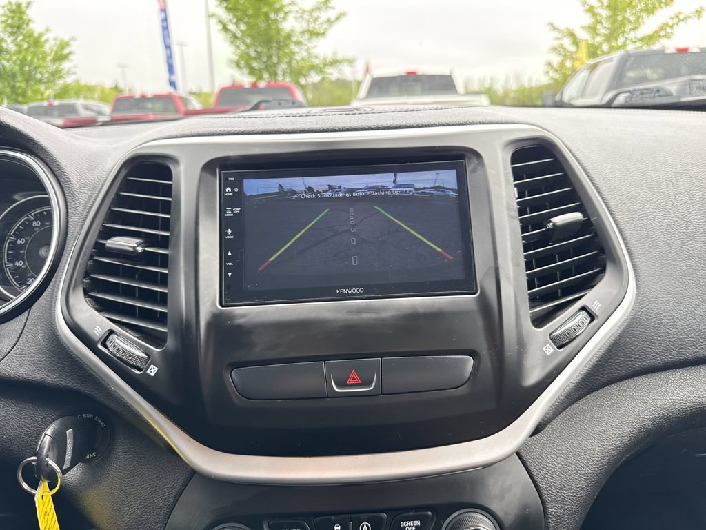 Used 2019 Jeep Cherokee Latitude w/ Cold Weather Group AWD/4WD image 21