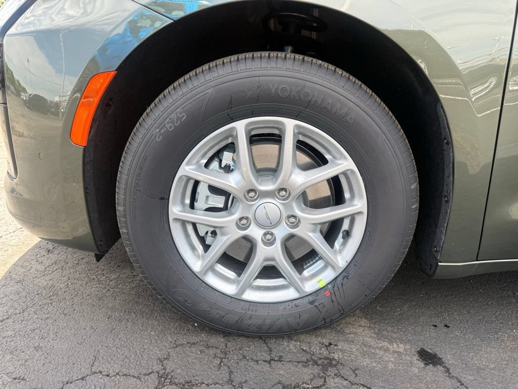 New 2027 Chrysler Pacifica Select FWD image 10