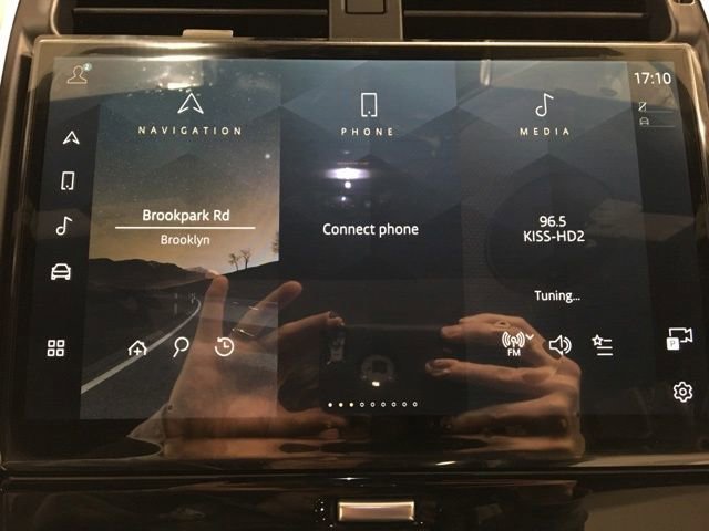 New 2024 Land Rover Discovery Metropolitan Edition image 18