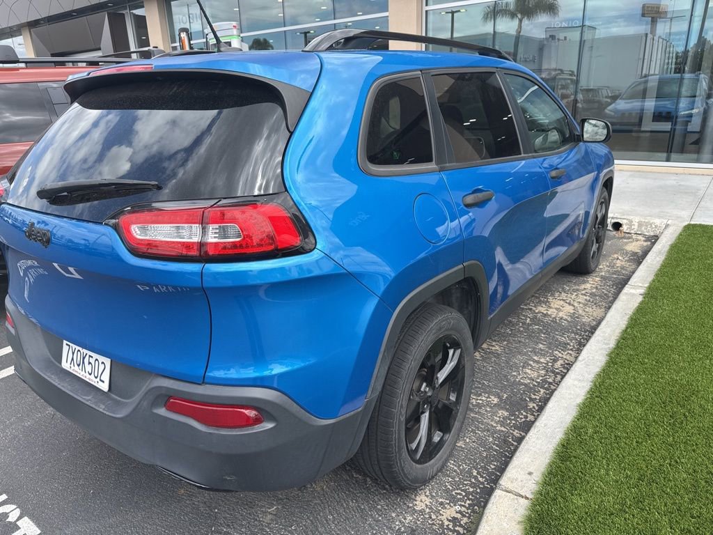 Used 2017 Jeep Cherokee Altitude FWD image 6