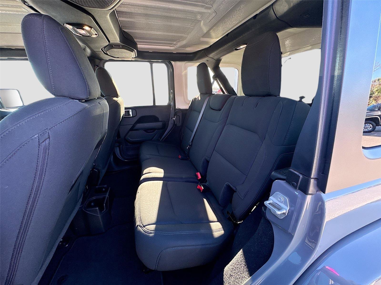 Used 2021 Jeep Wrangler Unlimited Sahara image 22