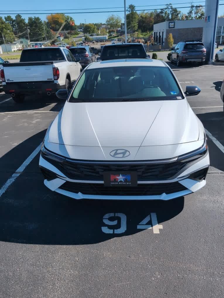 New 2026 Hyundai Elantra SEL Sport FWD image 2