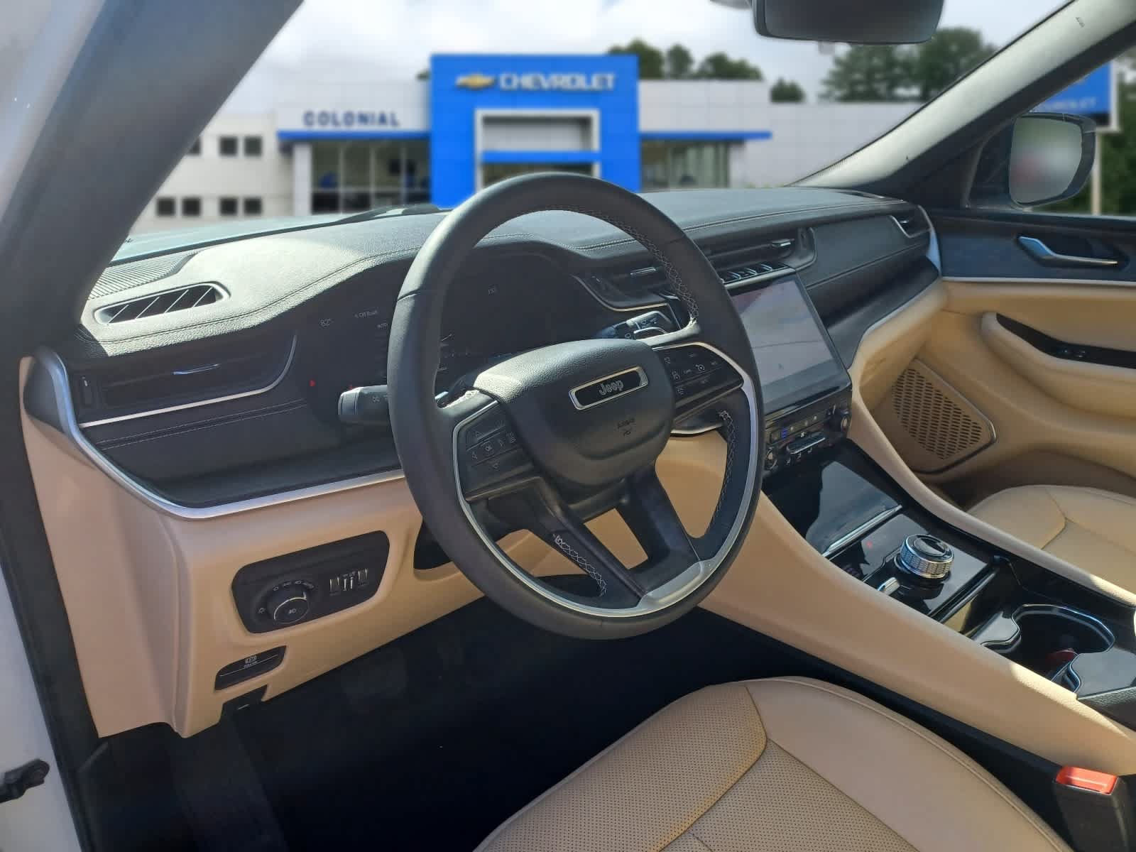 Used 2023 Jeep Grand Cherokee L Limited w/ Luxury Tech Group II AWD/4WD image 8